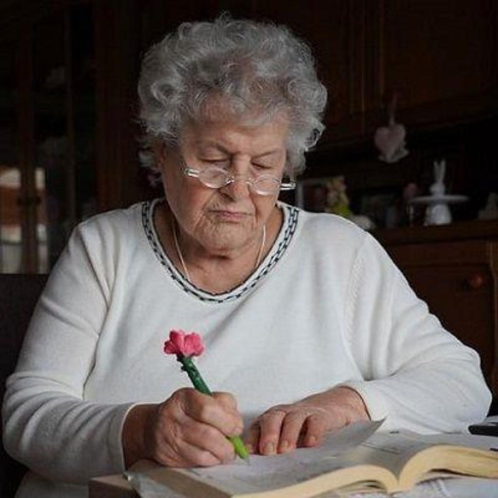 elderly woman-pixabay7787701_640